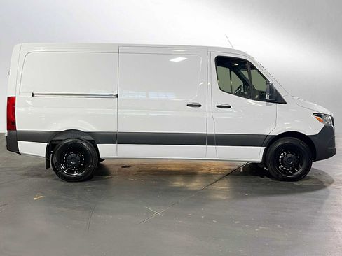 Used 2025 Mercedes-Benz Sprinter 2500 image 2