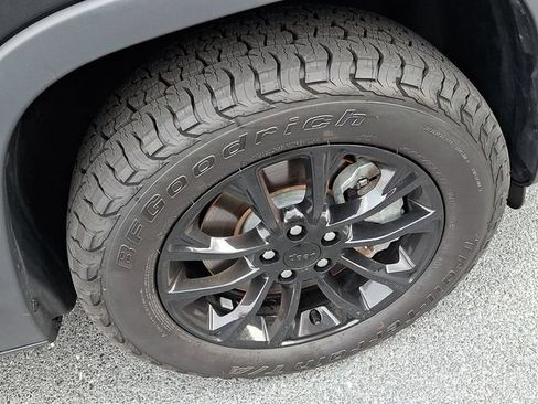 Used 2023 Jeep Cherokee Altitude Lux AWD/4WD image 9