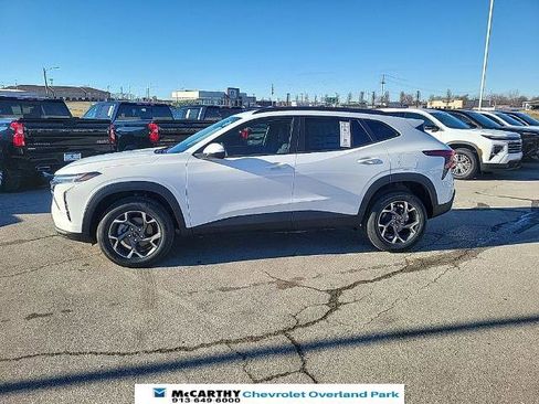 New 2026 Chevrolet Trax LT w/ LPO, Blackout Package image 4