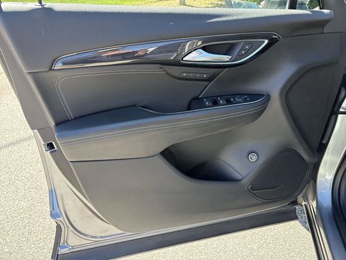 Used 2021 Buick Envision Essence FWD image 21