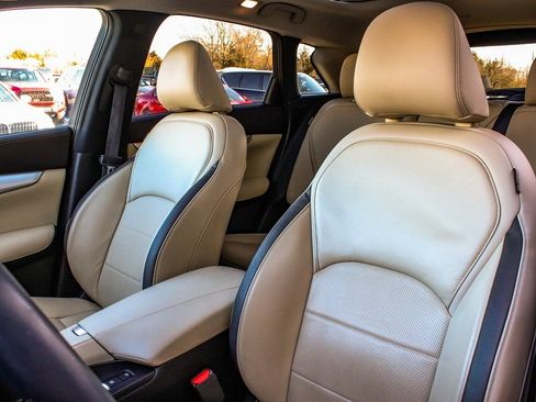 Used 2022 INFINITI QX50 Sensory image 32