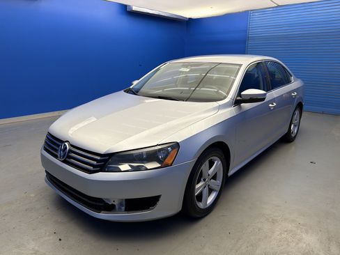 Used 2013 Volkswagen Passat 2.5 SE image 4