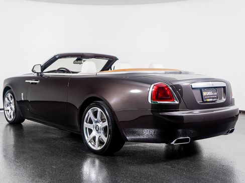 Used 2017 Rolls-Royce Dawn image 15