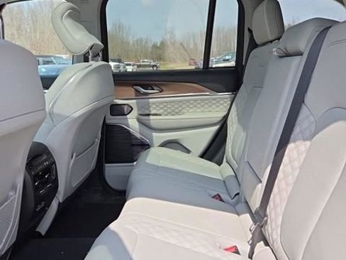 Certified 2022 Jeep Grand Cherokee Summit w/ Luxury Tech Group V image 9