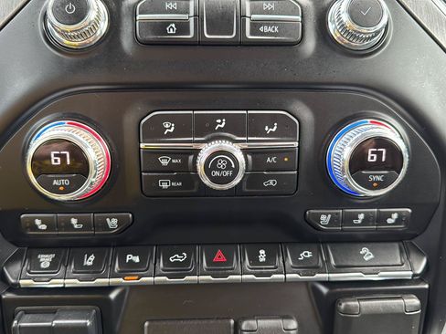 Used 2021 GMC Sierra 2500 Denali w/ Denali Ultimate Package AWD/4WD image 17