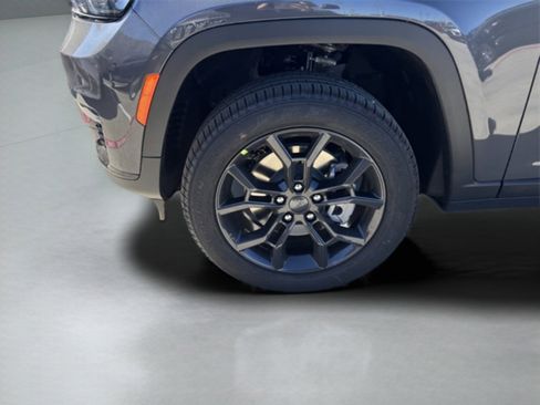New 2025 Jeep Grand Cherokee L Limited image 9