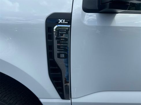 New 2026 Ford F250 XL w/ FX4 Off-Road Package image 9