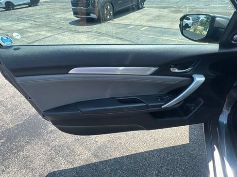 Used 2016 Honda Civic Touring image 11