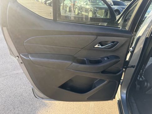 Used 2018 Chevrolet Traverse LS image 20