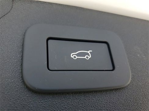 Certified 2025 Land Rover Discovery Sport Dynamic SE image 12