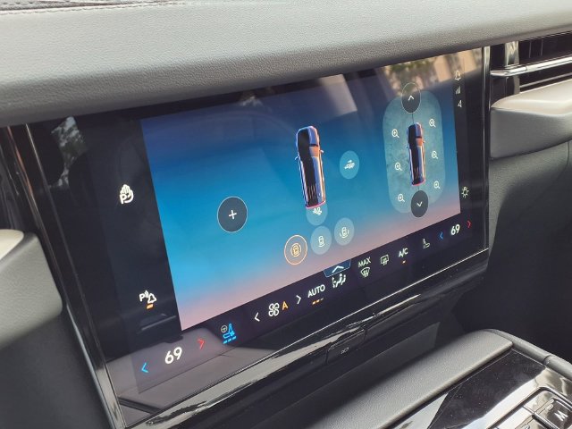 New 2026 Lincoln Navigator Premiere AWD/4WD image 12