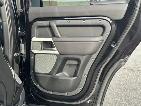 Used 2024 Land Rover Defender 130 S image 17