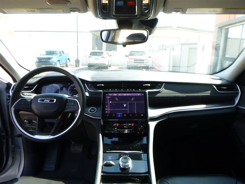 Used 2023 Jeep Grand Cherokee Limited AWD/4WD image 9