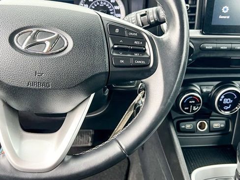 Certified 2022 Hyundai Venue SEL image 23