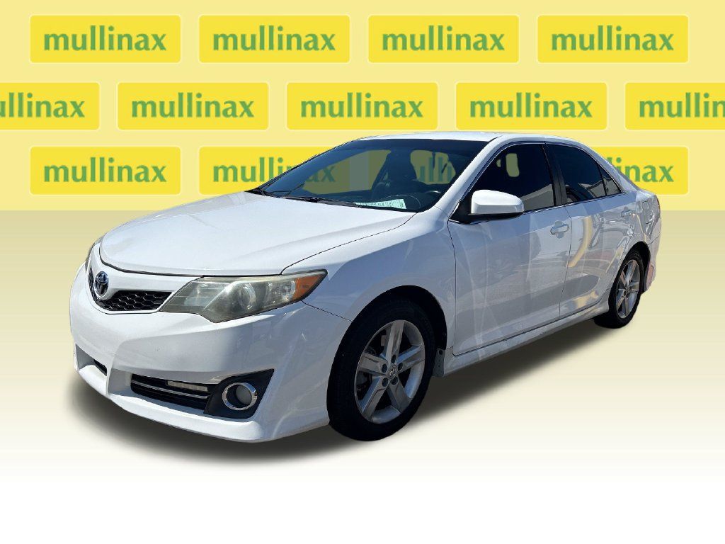 Used 2012 Toyota Camry SE FWD image 4
