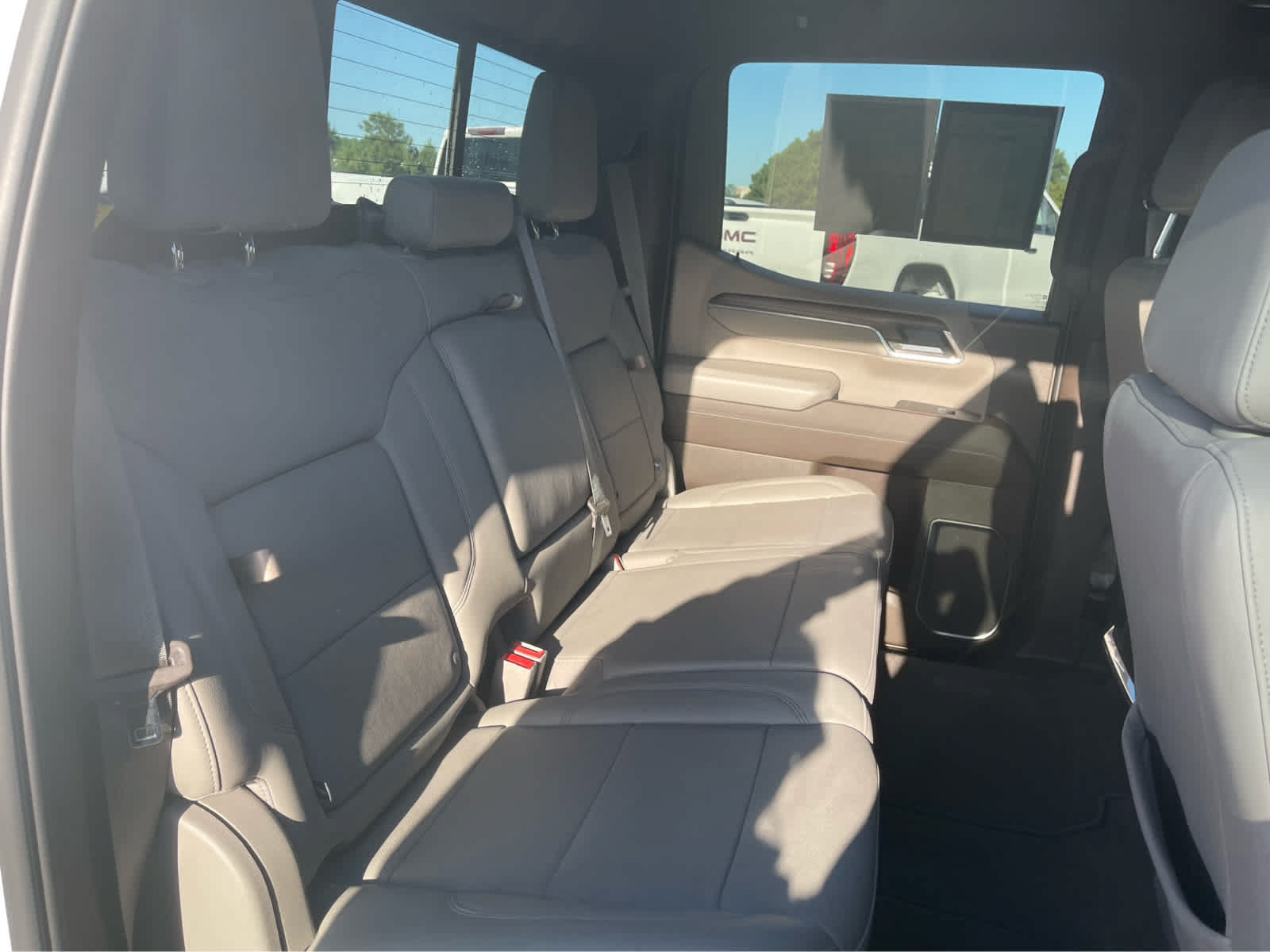 Used 2022 GMC Sierra 1500 SLT w/ SLT Premium Plus Package AWD/4WD image 27