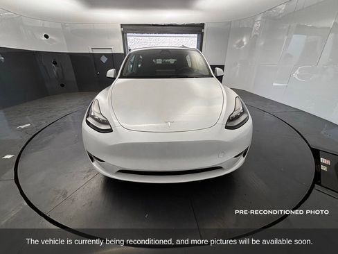 Used 2023 Tesla Model Y Long Range AWD/4WD image 2