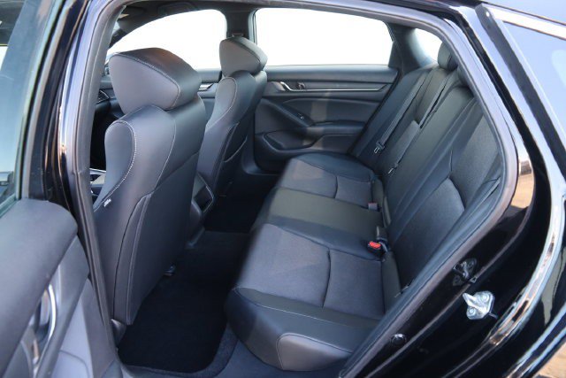 Used 2018 Honda Accord Sport image 9