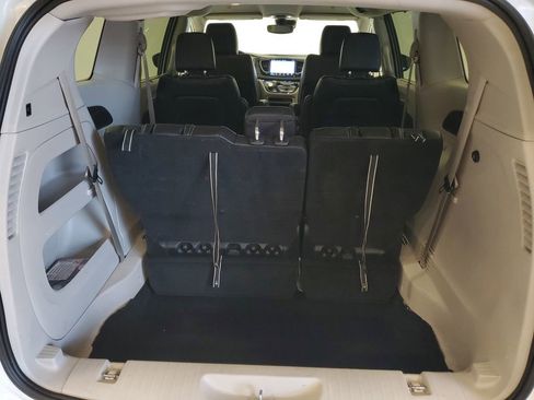 Used 2024 Chrysler Pacifica Touring-L FWD image 26