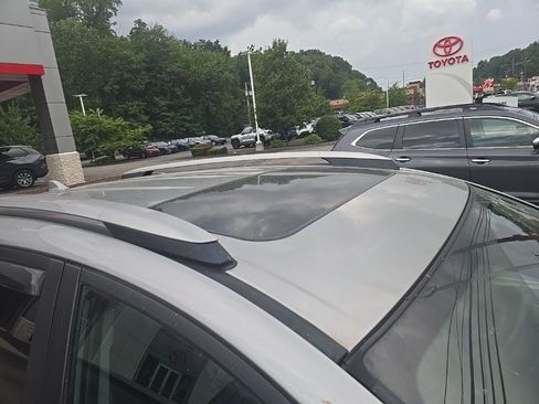 Used 2018 Toyota RAV4 XLE AWD/4WD image 12