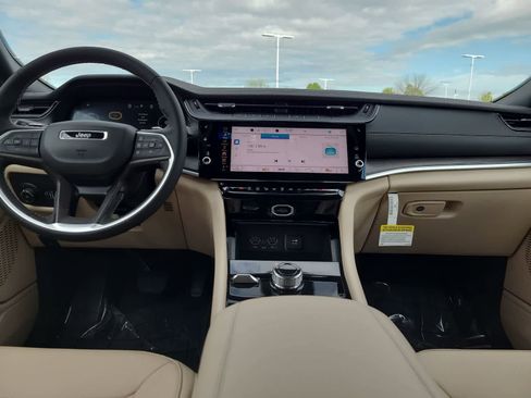 New 2026 Jeep Grand Cherokee Limited AWD/4WD image 18