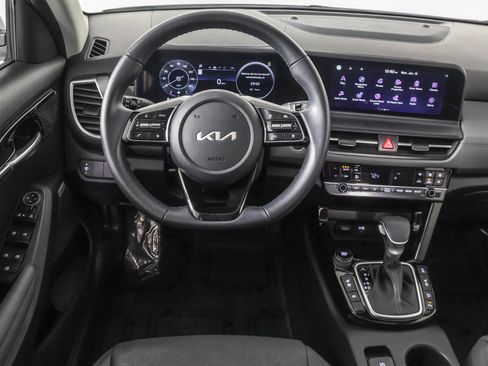 Used 2025 Kia Seltos SX w/ SX Sunroof Package image 40