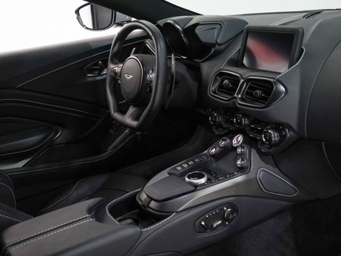 Used 2022 Aston Martin V8 Vantage Coupe RWD image 17