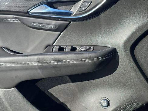 Used 2021 Buick Envision Essence w/ Technology Package I image 31