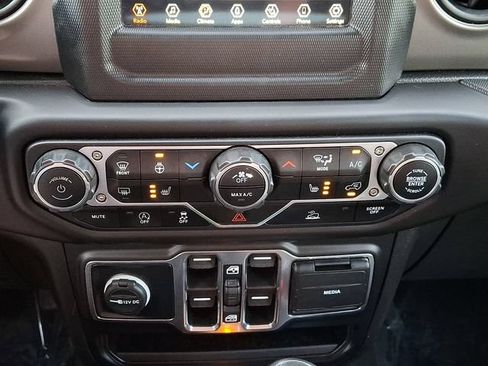 Used 2022 Jeep Gladiator Sport AWD/4WD image 17