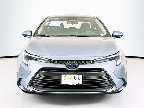 Used 2023 Toyota Corolla LE image 2