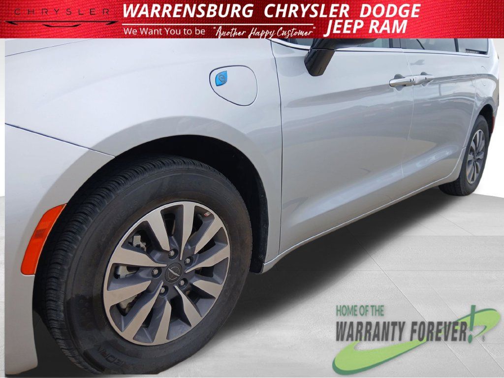 Used 2024 Chrysler Pacifica Limited FWD image 35