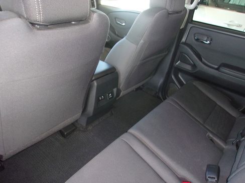 Used 2024 Nissan Frontier SV w/ SV Convenience Package image 18