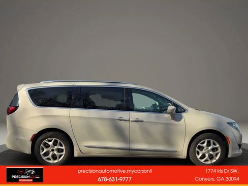 Used 2017 Chrysler Pacifica Touring-L Plus w/ Advanced Safetytec Group image 7