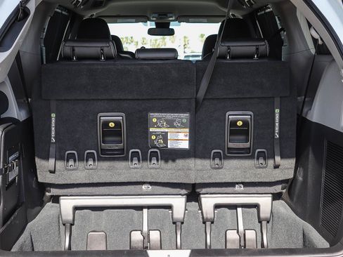 Certified 2020 Toyota Sienna SE w/ Nightshade Edition FWD image 27