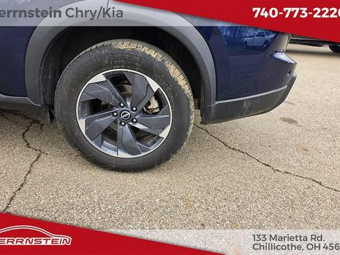 Used 2024 Nissan Rogue SV FWD image 23