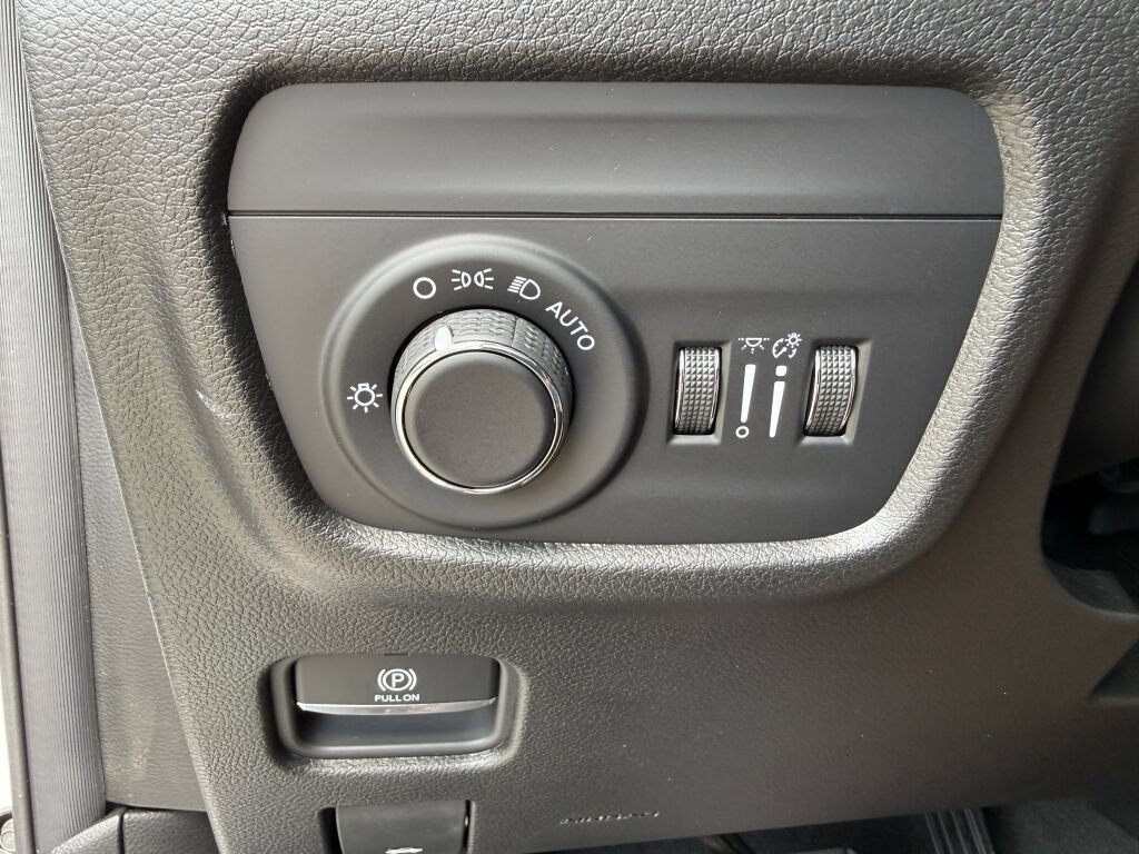 New 2027 Jeep Grand Cherokee Laredo AWD/4WD image 30