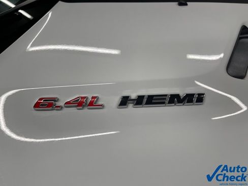 Used 2014 Dodge Challenger SRT8 image 21