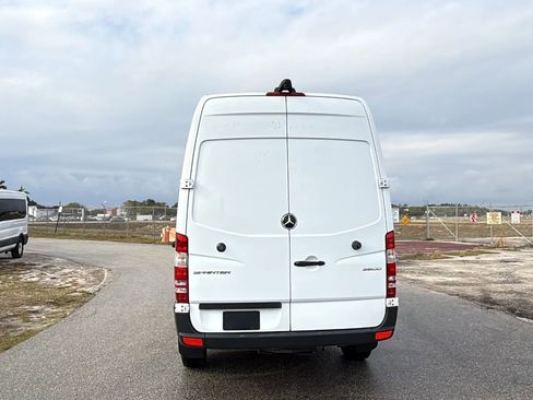 Used 2017 Mercedes-Benz Sprinter 2500 image 3
