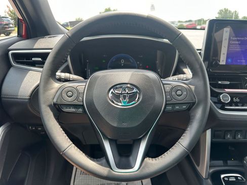 Used 2024 Toyota Corolla Cross AWD Hybrid w/ Convenience Package image 18