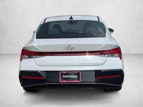 Certified 2025 Hyundai Elantra Limited FWD image 7