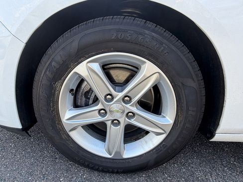 Used 2020 Chevrolet Malibu LS image 28