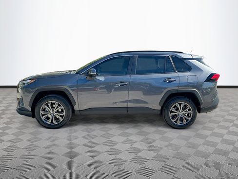 Used 2022 Toyota RAV4 XLE Premium image 4