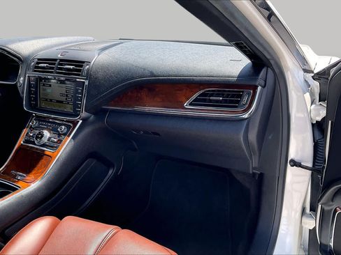 Used 2018 Lincoln Continental Reserve FWD image 18