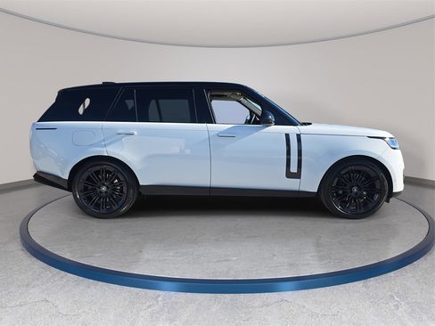 New 2025 Land Rover Range Rover Long Wheelbase SE image 4