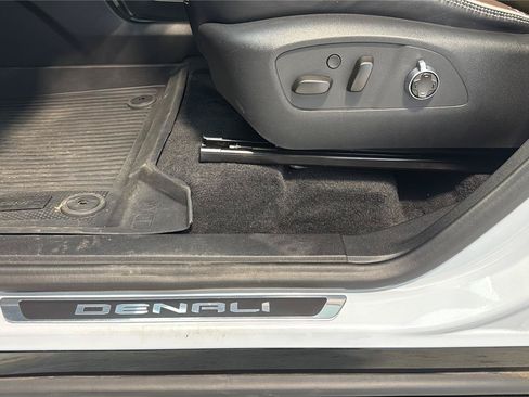 Used 2026 GMC Acadia Denali Ultimate w/ LPO, Floor Liner Package AWD/4WD image 30