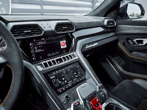 Used 2024 Lamborghini Urus Performante image 76