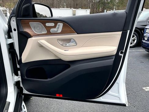 Used 2024 Mercedes-Benz GLS 450 4MATIC image 23