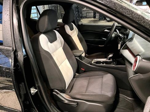 Used 2024 Chevrolet Trax RS image 11
