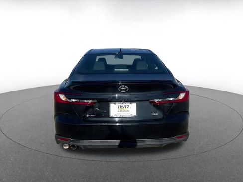 Used 2025 Toyota Camry SE image 12