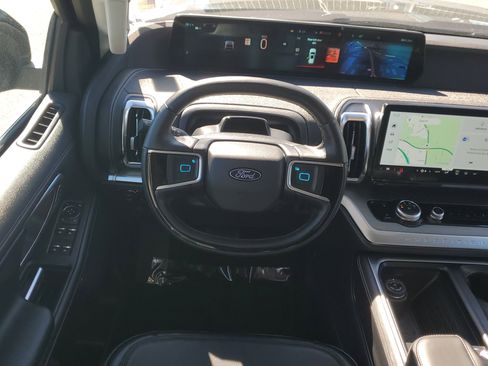 Certified 2025 Ford Expedition Platinum image 19